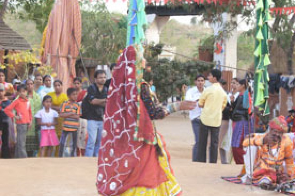 shilpgram_artists_perform