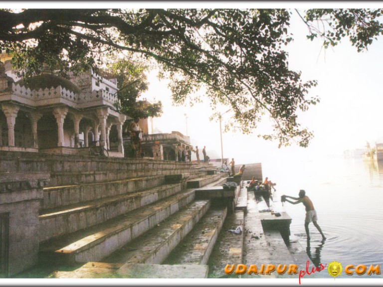 pichola_side