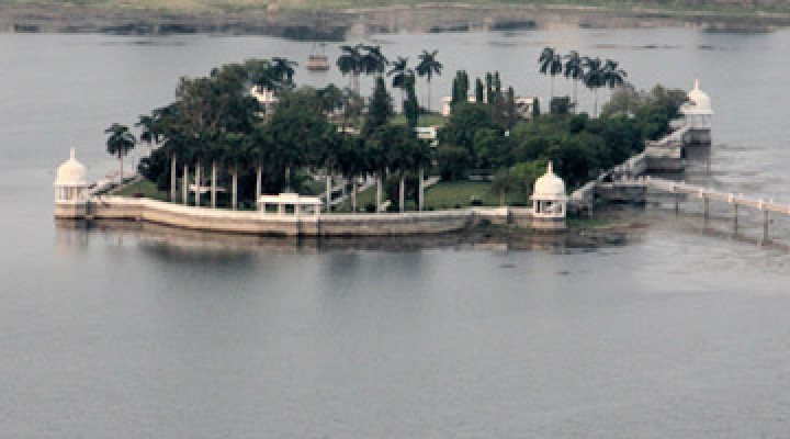 jag-mandir-palace-udaipur-sml-1